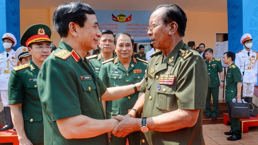 第一届越柬边境国防友好交流活动在柬桔井省举行系列活动