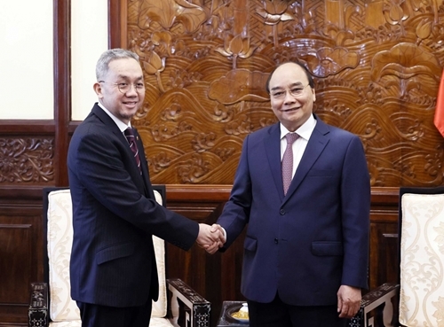 越南国家主席阮春福会见前来辞行的文莱驻越大使。