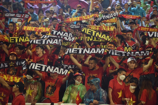 越南球迷所造成的气氛非常热闹。