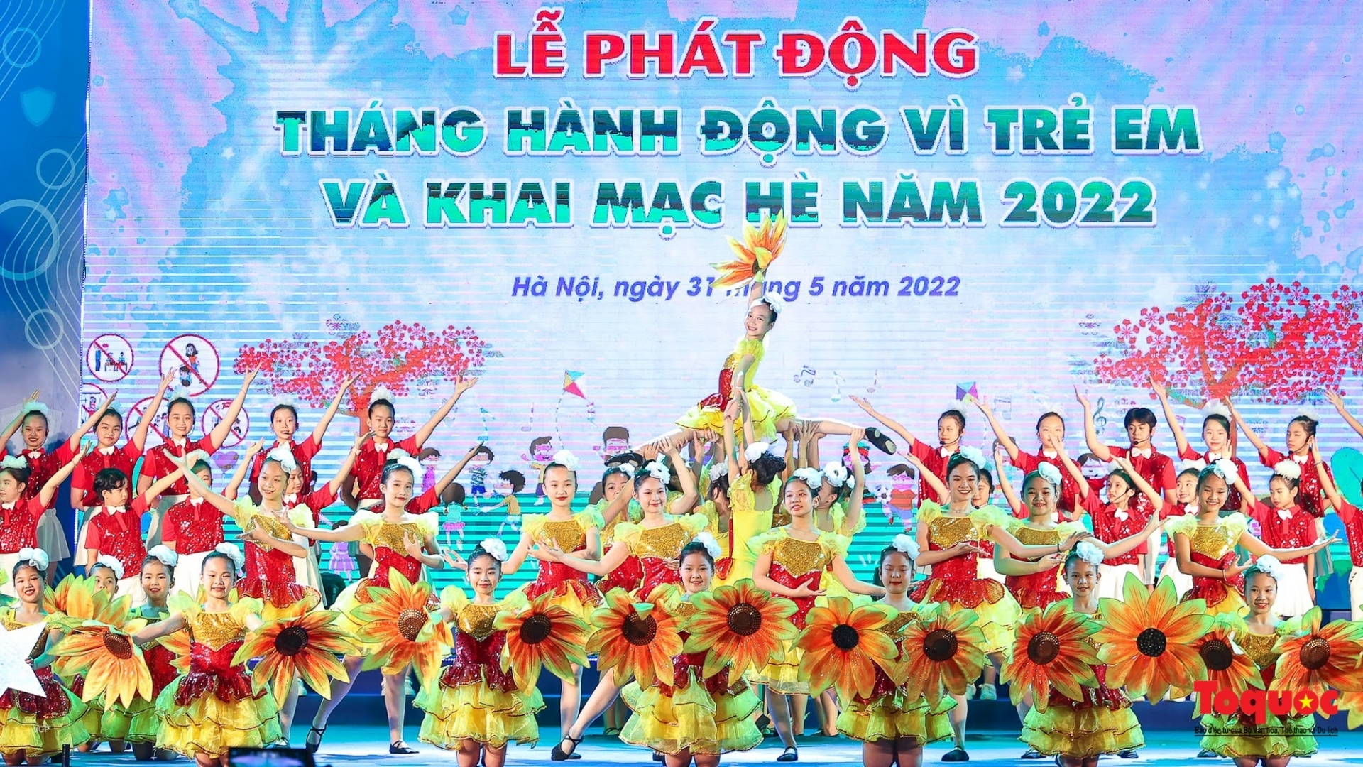 范明政总理对越南儿童的关爱之情