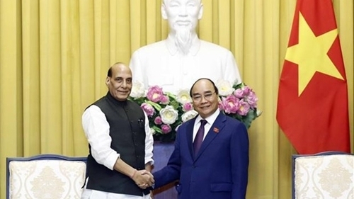 国家主席阮春福与印度国防部长举行会晤