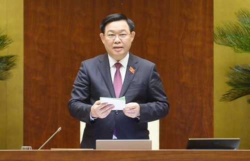 国会主席王廷惠发表总结讲话。