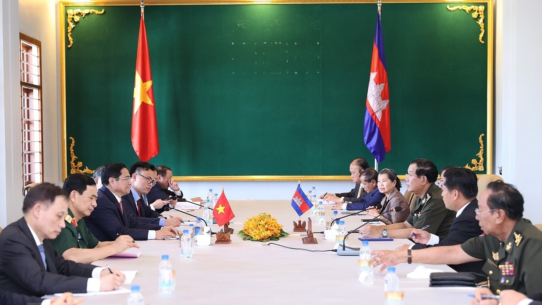 越南政府总理范明政与柬埔寨首相洪森举行会晤