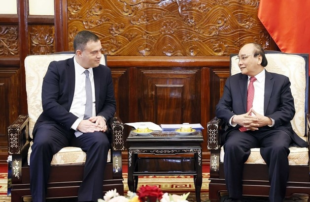 越南国家主席阮春福接见以色列驻越南大使纳达夫·埃什卡尔（Nadav Eshcar）。