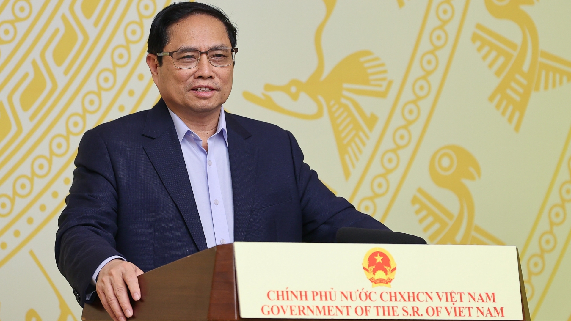 越南政府总理范明政主持召开讨论防控新冠肺炎疫情的会议