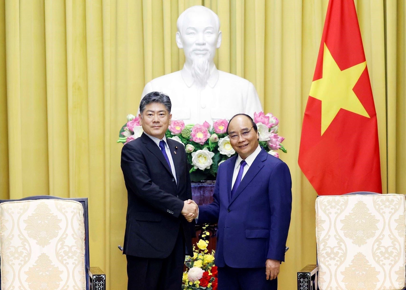越南国家主席阮春福会见日本法务省大臣古川祯久。