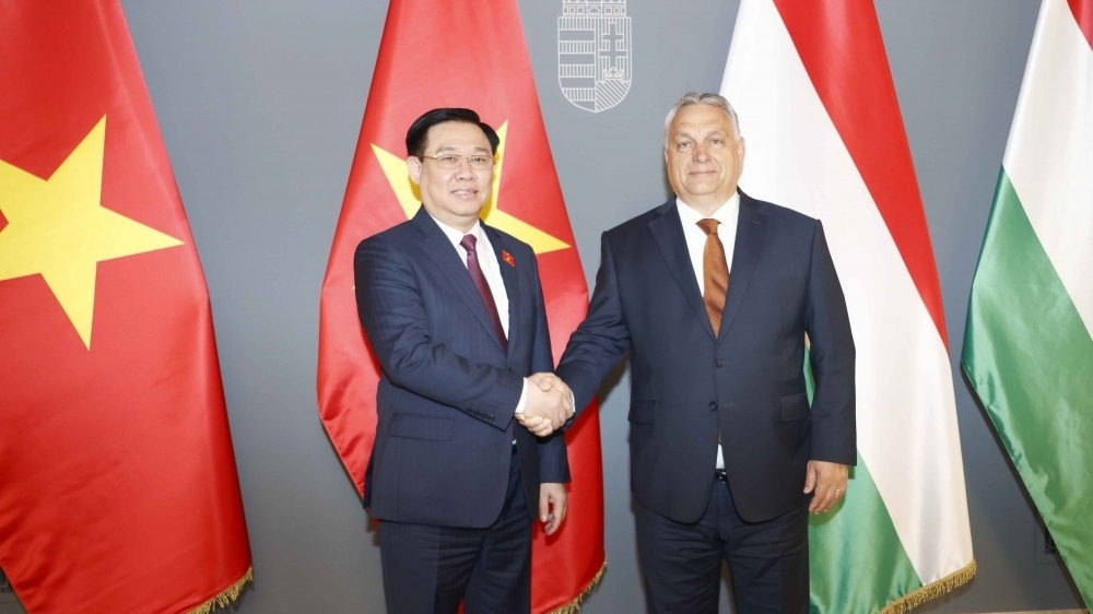 越南国会主席王廷惠圆满结束对匈牙利和英国的正式访问