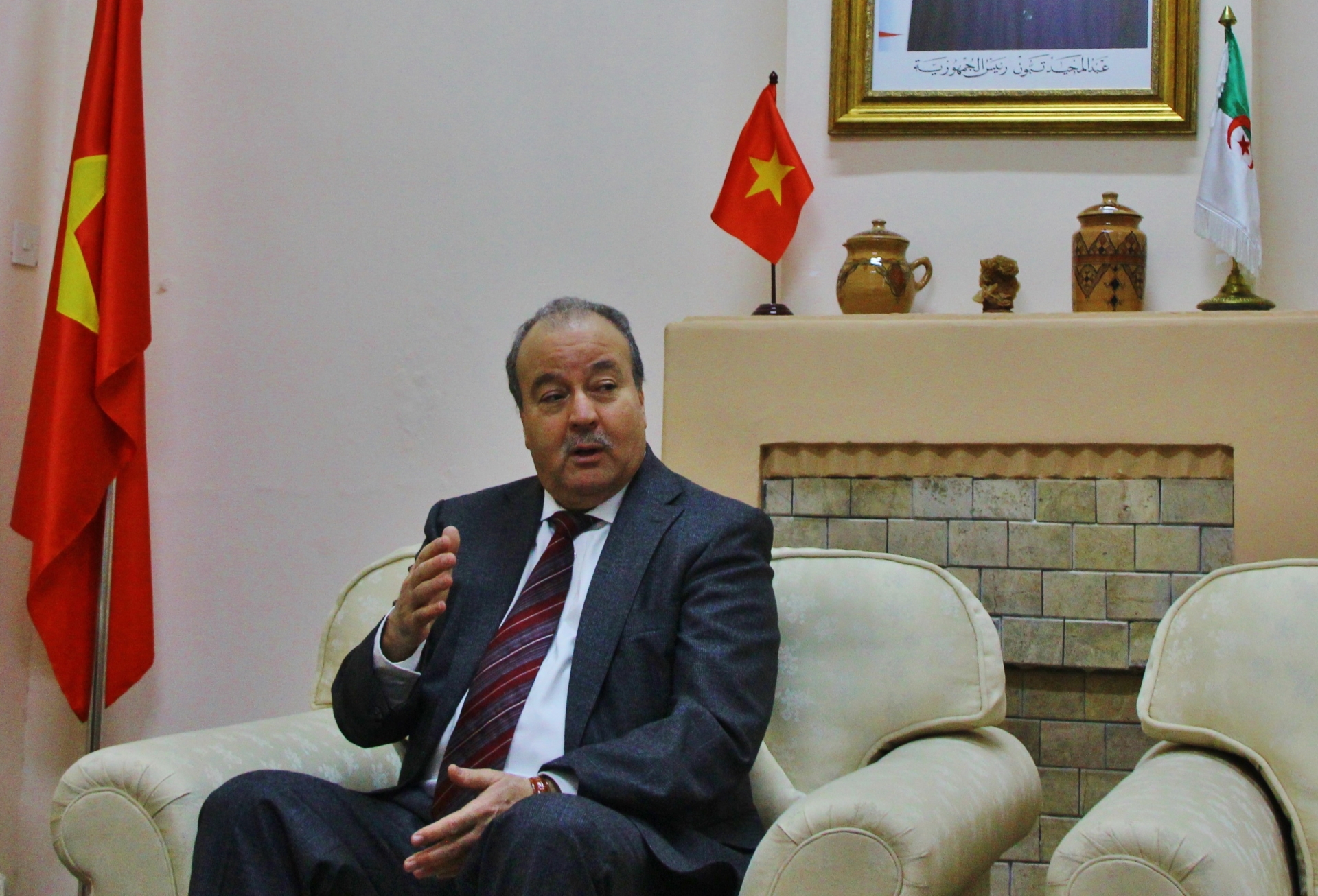 阿尔及利亚人民民主共和国新任驻越南特命全权大使布巴津·阿卜杜勒哈米德。