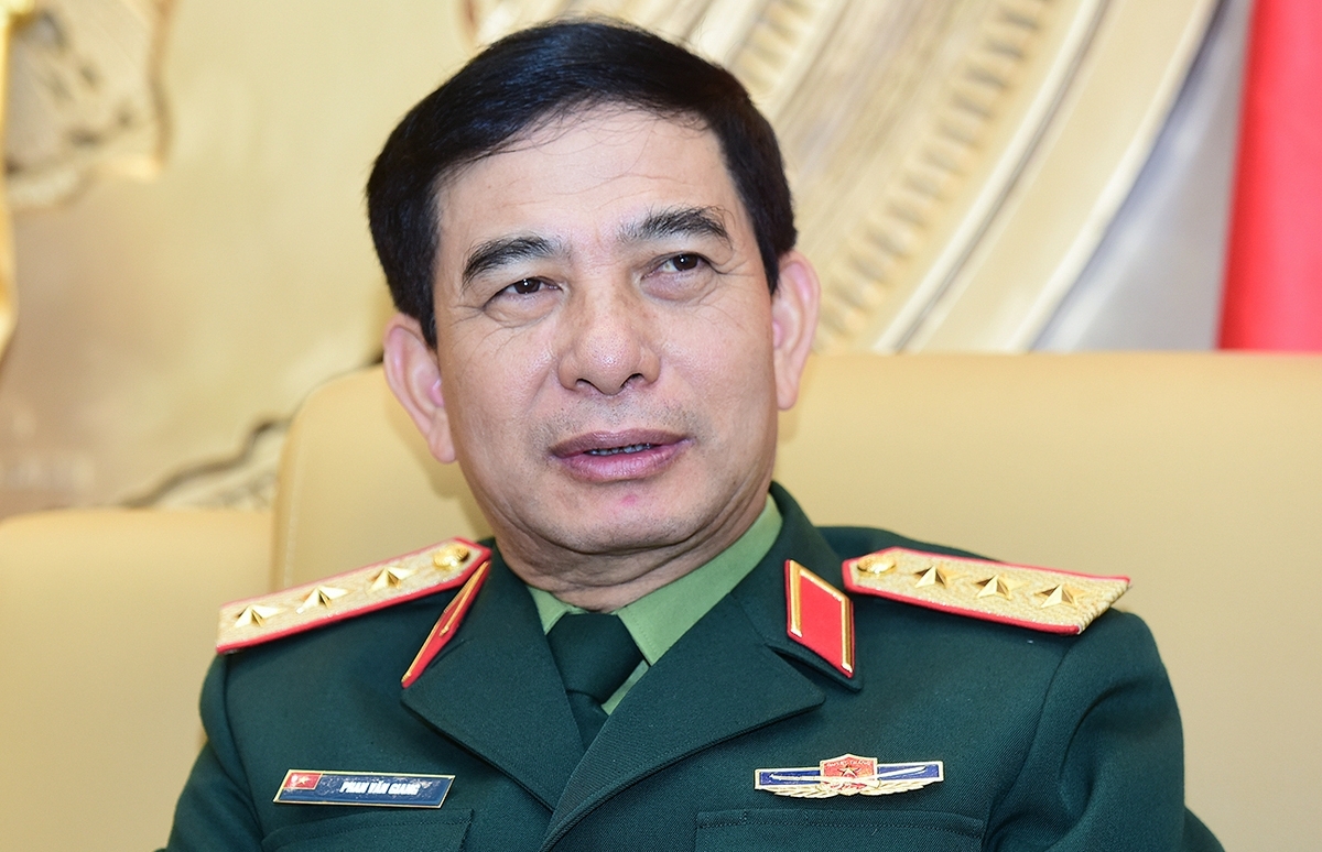 国防部长潘文江大将。