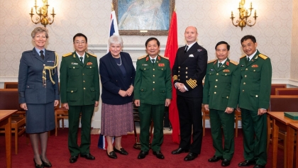 越南-英国继续推动两国防务的合作关系