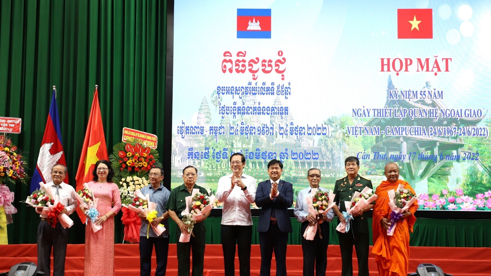 继续进一步加强越南与柬埔寨的友好关系