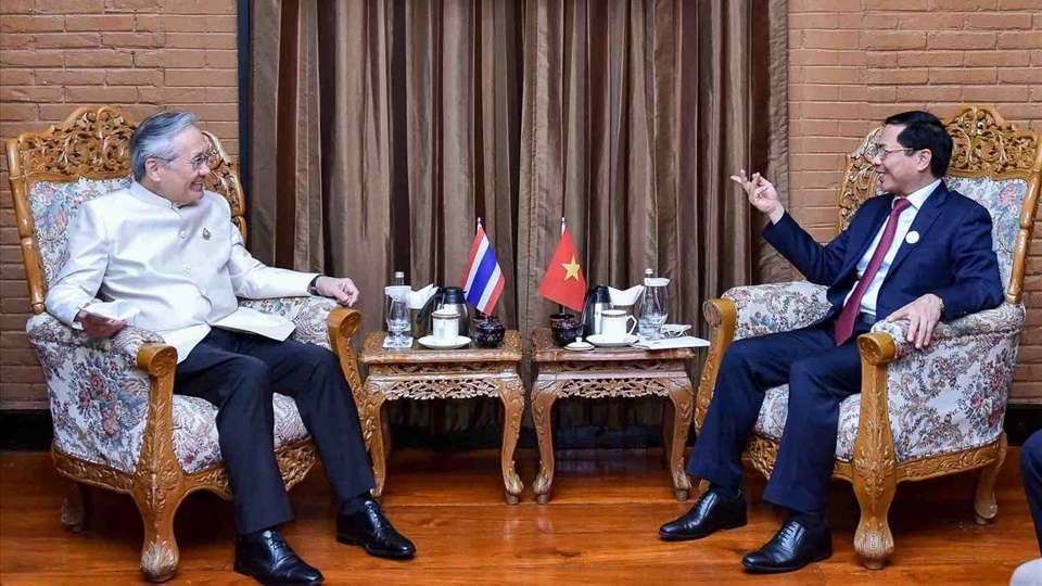 越南外交部部长裴青山会见泰国副总理兼外交部长敦•巴穆威奈