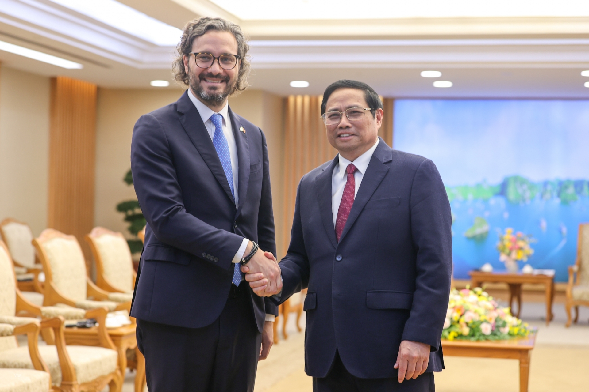 越南政府总理范明政会见阿根廷外交、国际贸易和宗教事务部长圣地亚哥·卡菲罗。