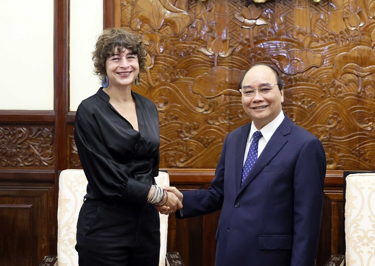 越南国家主席阮春福会见荷兰驻越大使埃尔斯贝思·阿克曼。