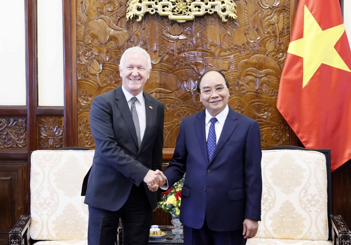 越南国家主席阮春福会见瑞士驻越大使伊沃·西伯。