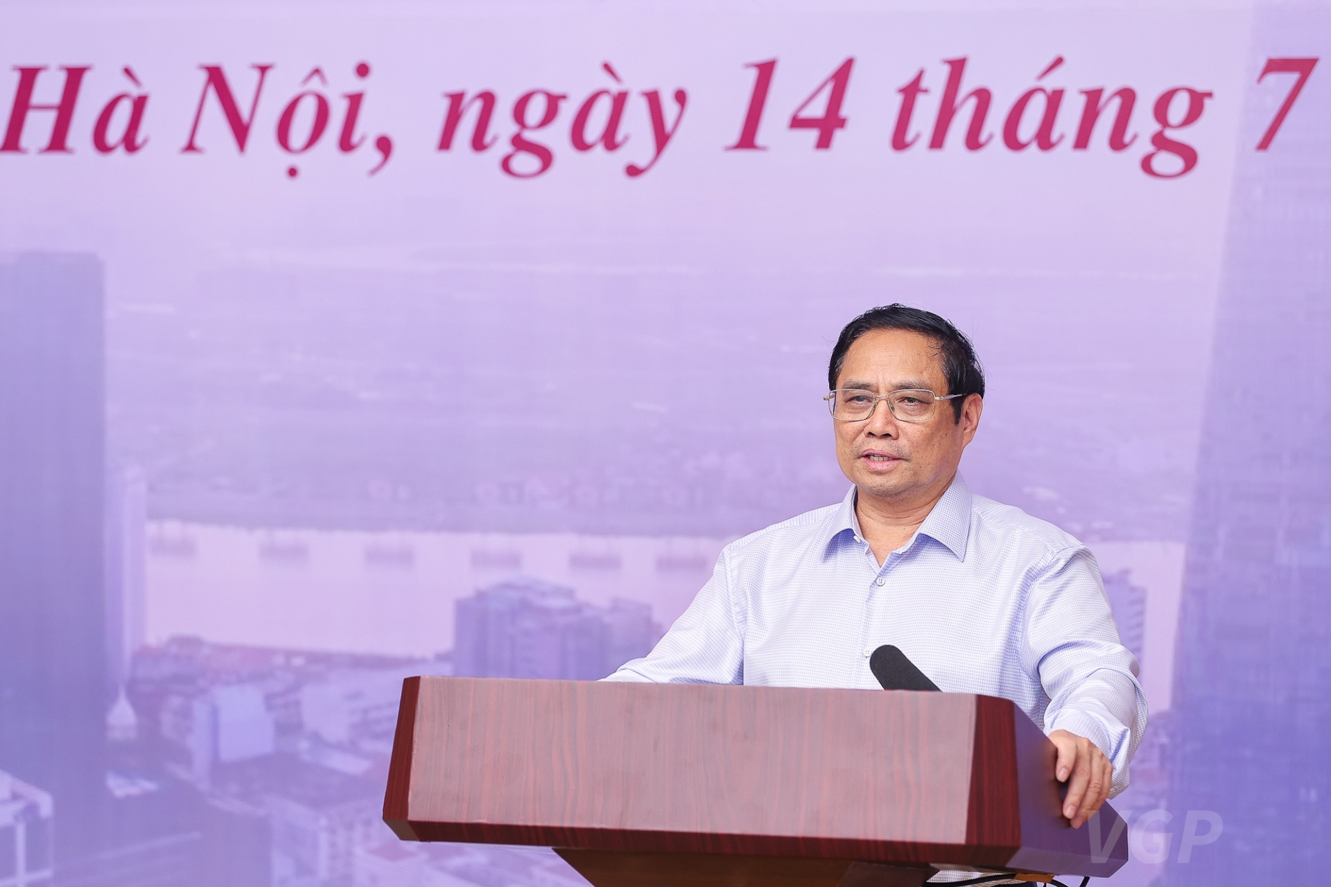 越南政府总理范明政在会上发表讲话。