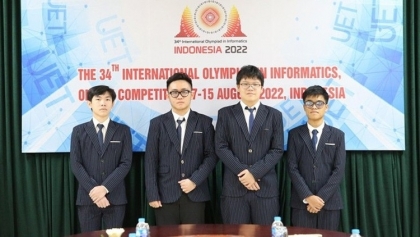 参加2022年国际信息学奥林匹克竞赛的4名越南学生都夺得奖牌