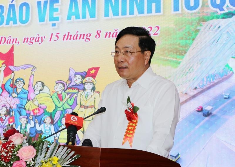 越南政府常务副总理范平明发表讲话。