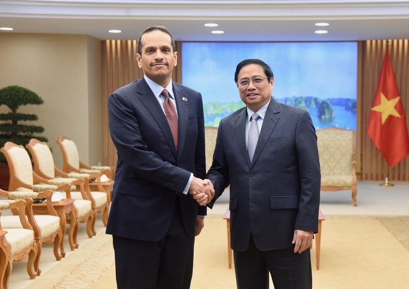 越南政府总理范明政会见卡塔尔外交大臣穆罕默德。