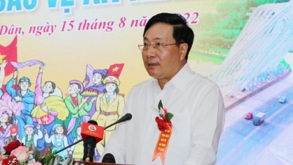 广宁省：越南政府常务副总理范平明出席全民保卫祖国安全节
