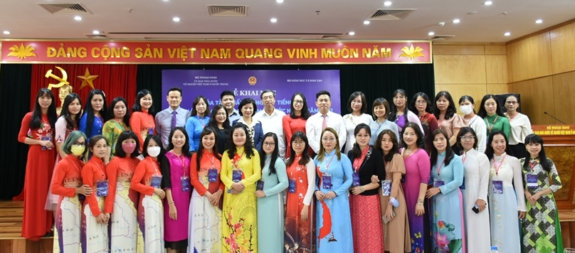 2022年旅居海外越南人越南语教师培训班开班仪式（图片来源：人民军队报）。
