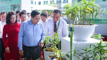 越南政府总理范明政出席“创新创业之旅暨2022年农业学院就业节”活动