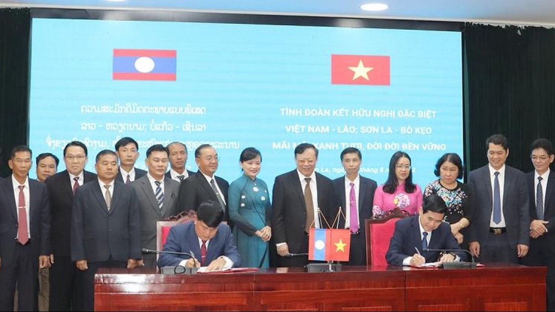 越南山罗省和老挝博胶省高级代表团举行会谈