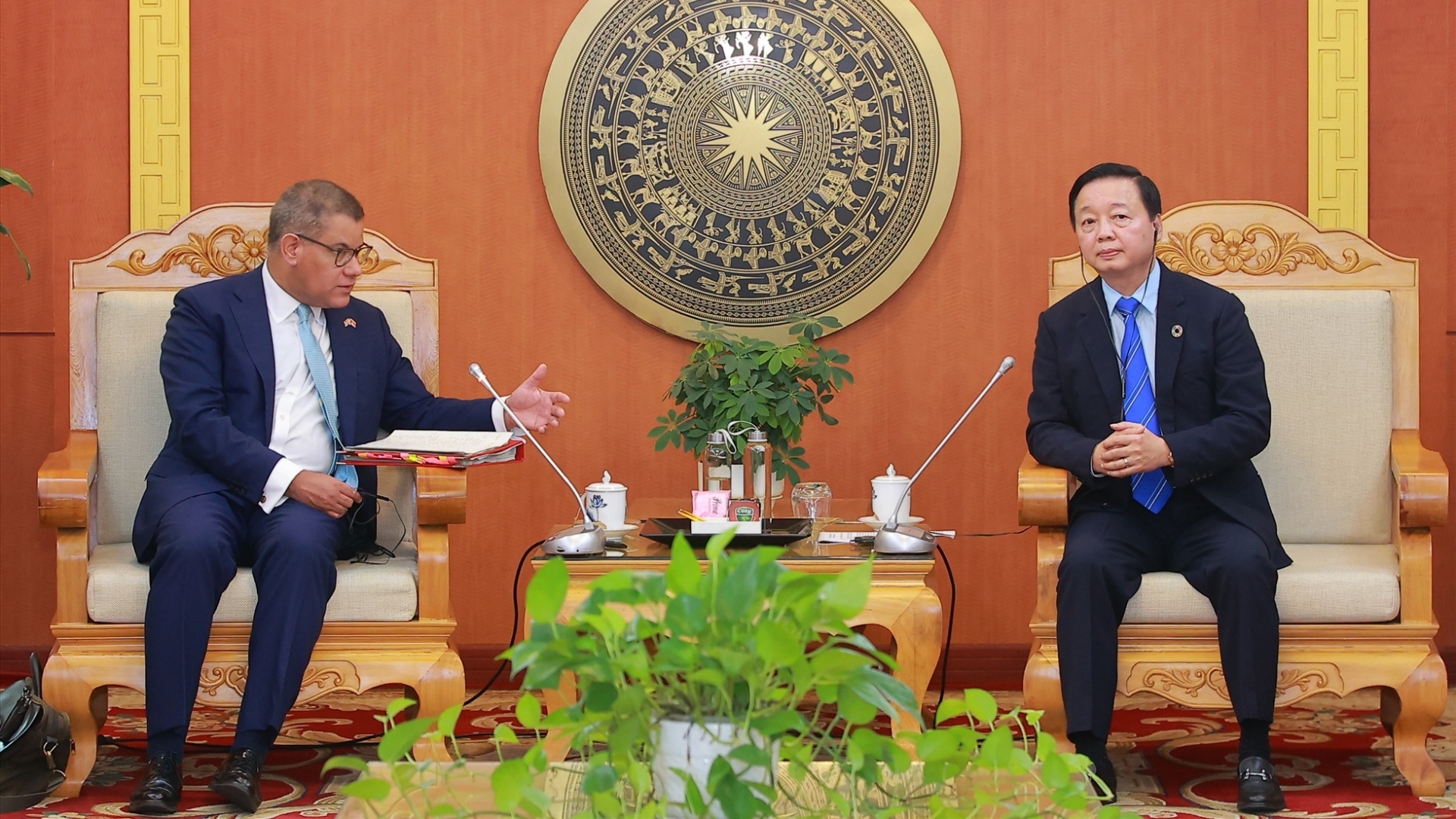 越南自然资源与环境部长会见COP26主席阿洛克·夏尔马