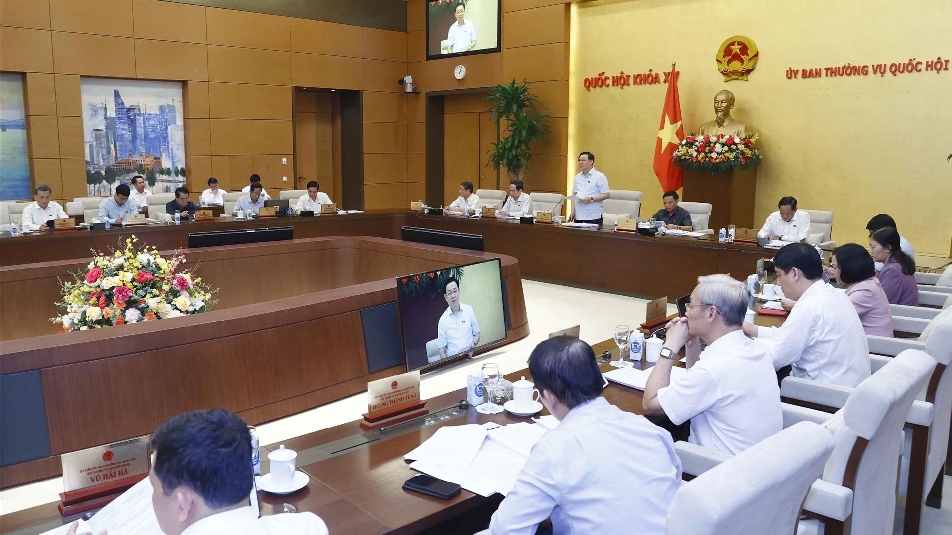 越南国会主席王廷惠：为促进增长和实现社会经济发展目标创造条件