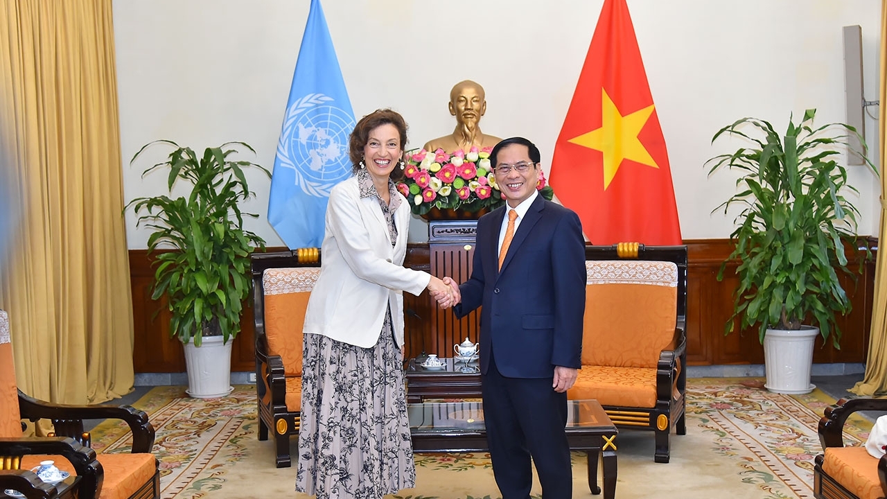 越南外长裴青山会见联合国教科文组织总干事奥德蕾·阿祖莱