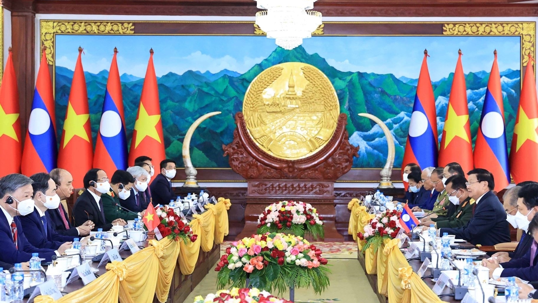 越南与老挝大力促进双边贸易的合作