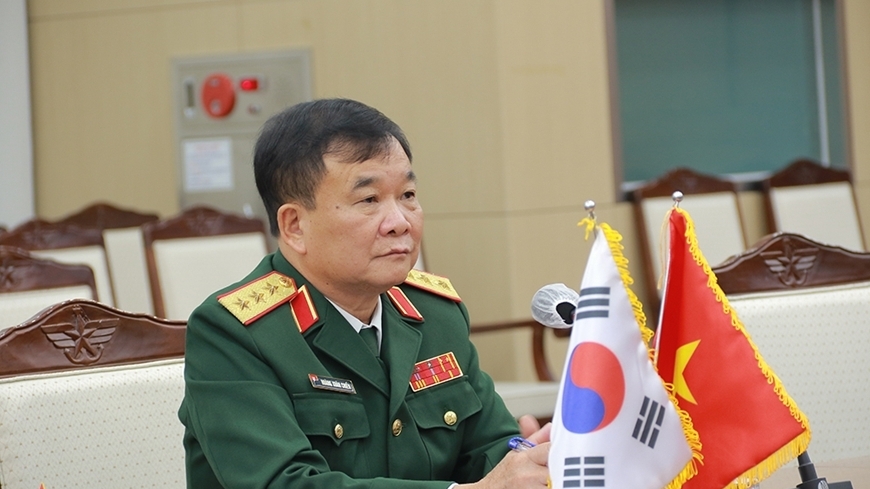韩国国防部长李钟燮会见黄春战上将