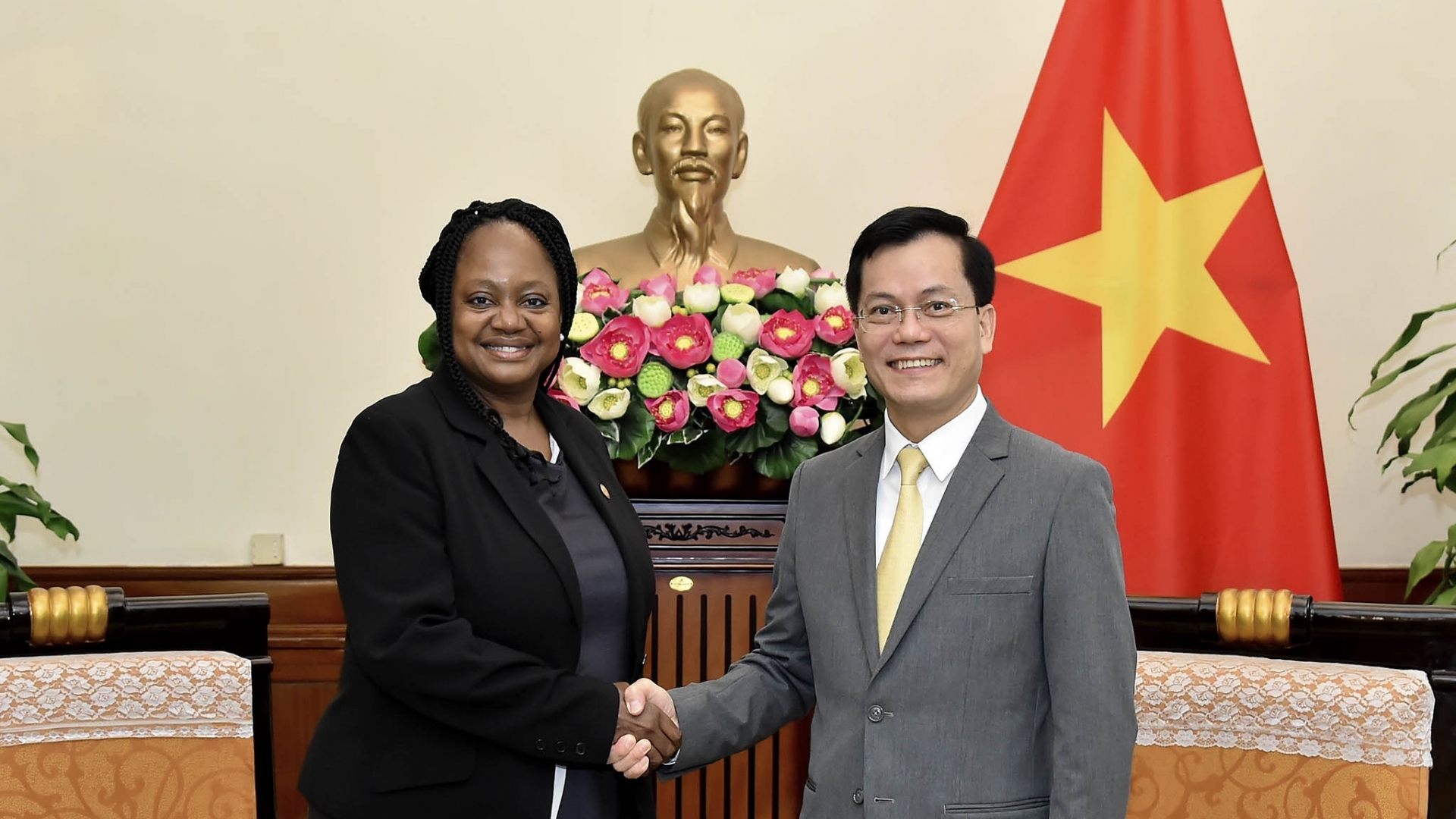 越南外交部副部长何金玉会见美国负责军控与国际安全事务的副国务卿邦妮･詹金斯