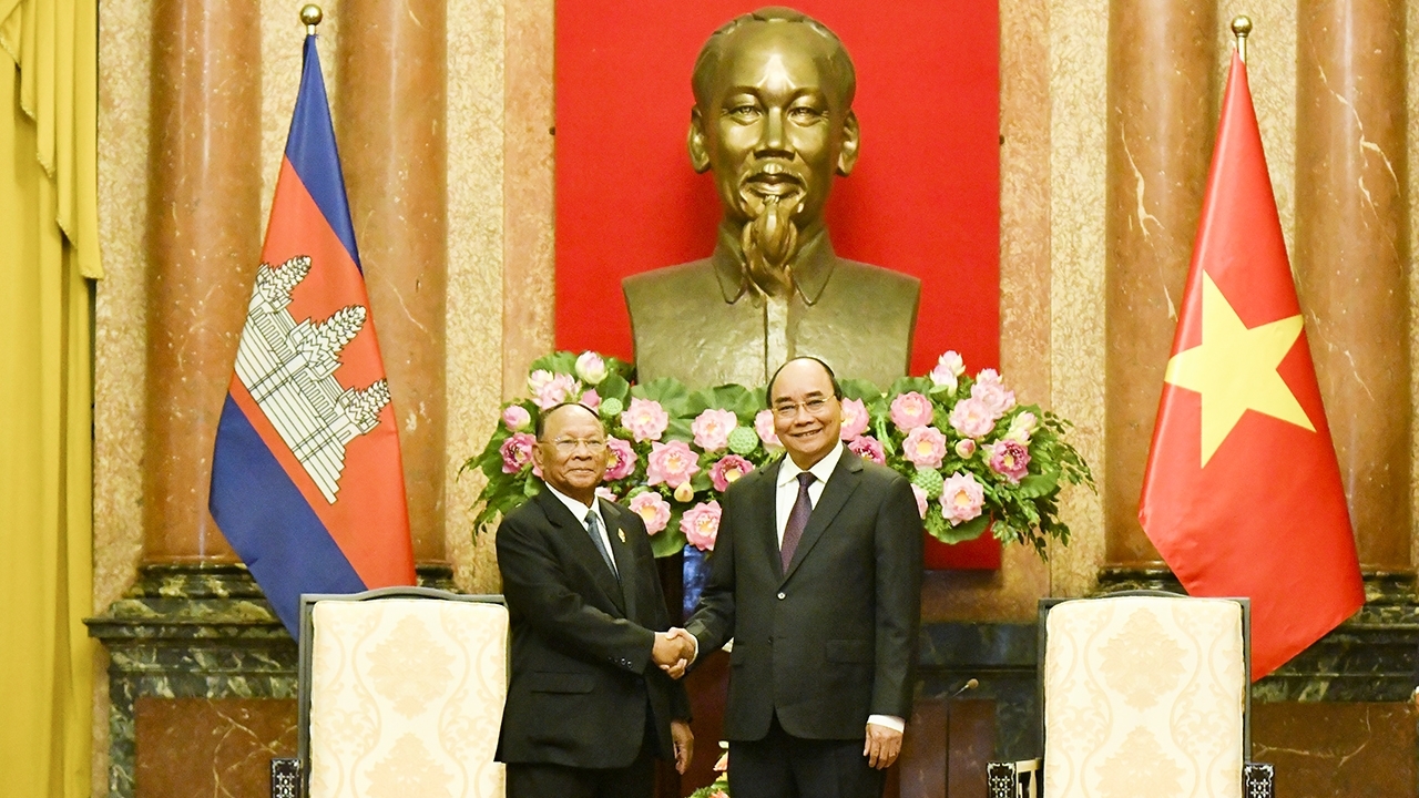 越南国家主席阮春福会见柬埔寨国会主席韩桑林