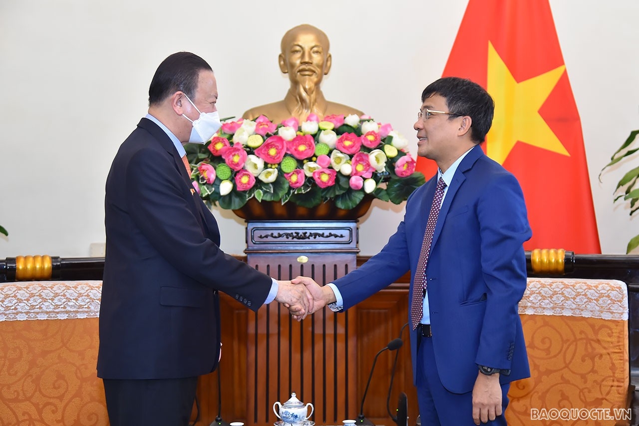 越南外交部常务副部长阮明武会见泰越友好协会代表团