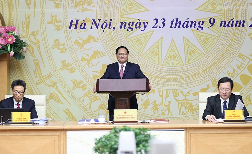 越南政府总理范明政主持科技市场发展会议。