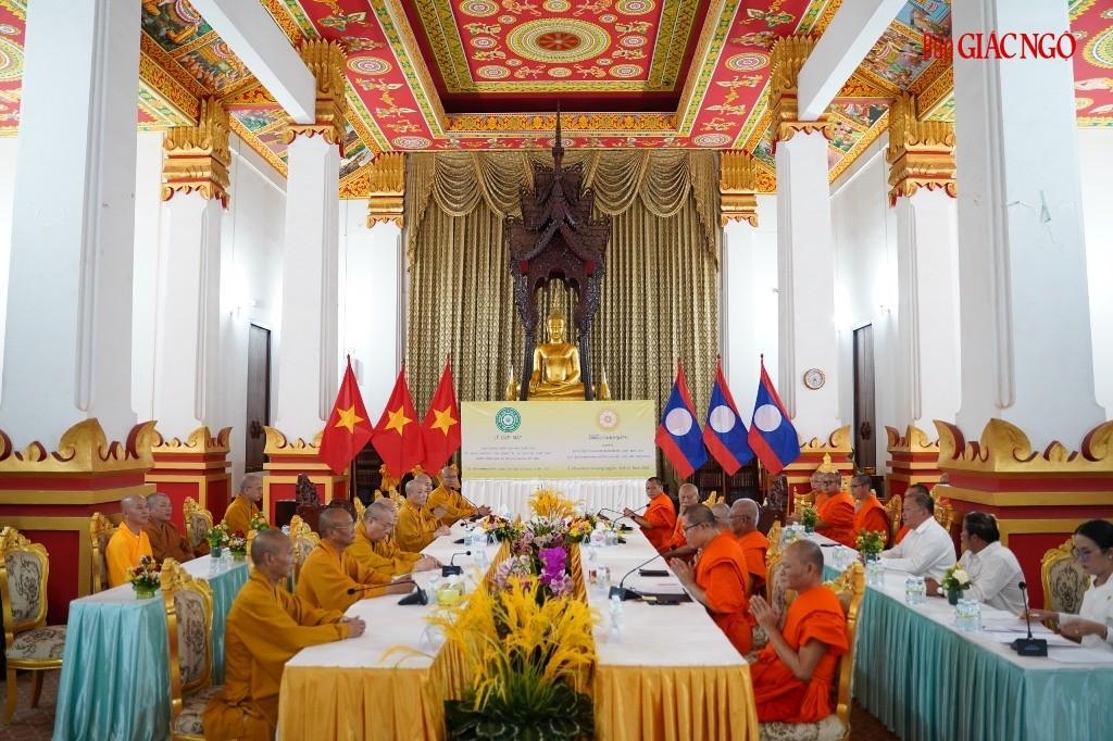 加强越南与老挝佛教之间的关系。