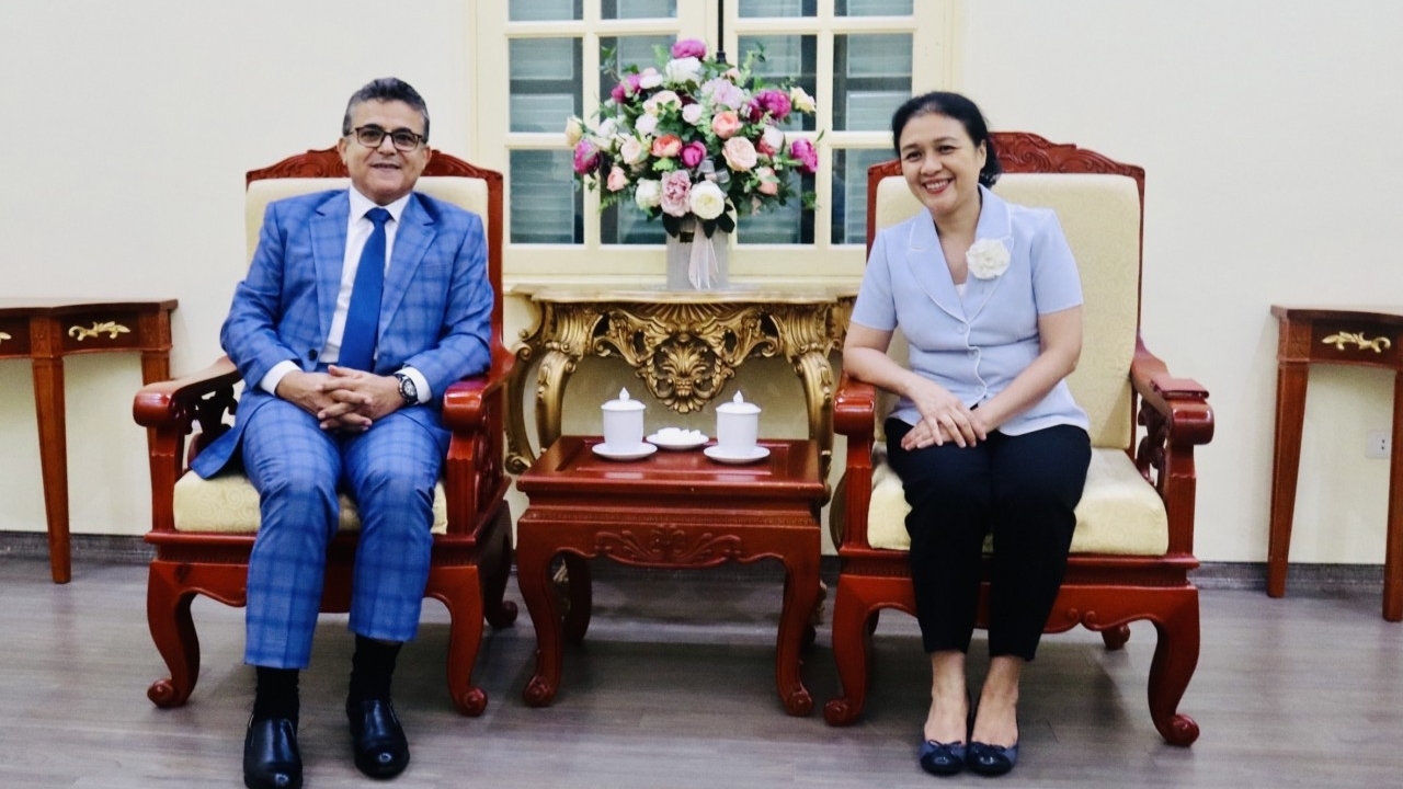 越南友好组织联合会主席阮芳娥会见巴勒斯坦驻越南大使