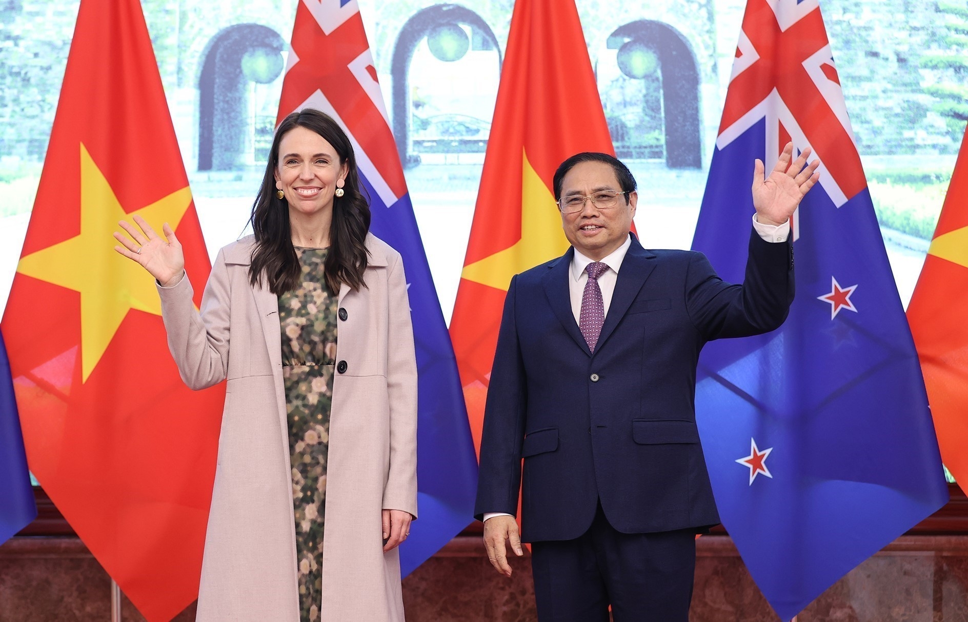 越南政府总理范明政与新西兰总理杰辛达·阿德恩举行会谈。