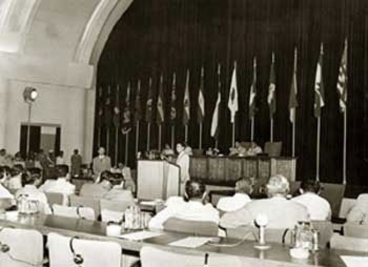 第一届万隆会议于1995年举行。