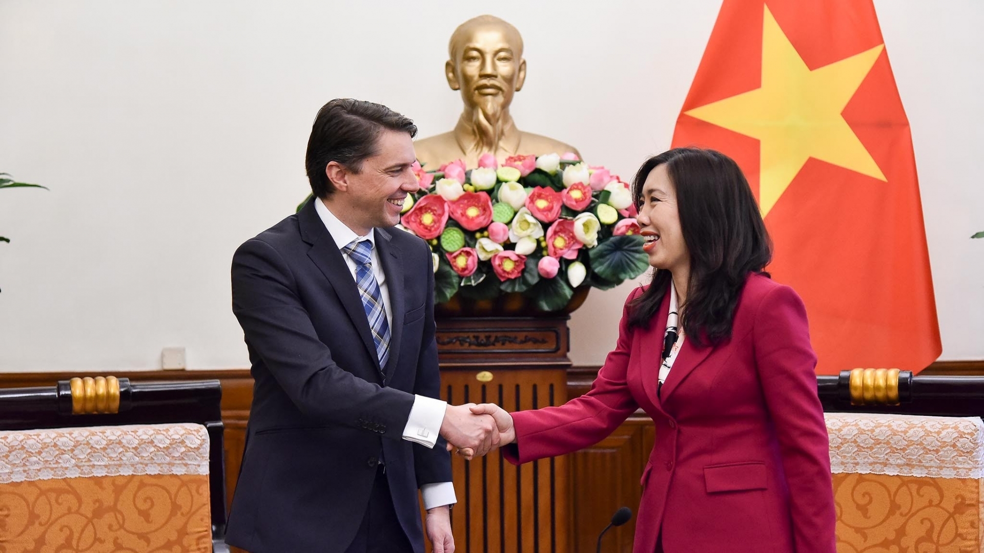 越南外交部副部长黎氏秋姮会见捷克副外长