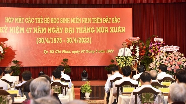 国家主席阮春福与曾在北方就读的南方学生代会面