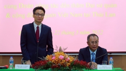 越南政府副总理武德儋访问越南驻泰国大使馆