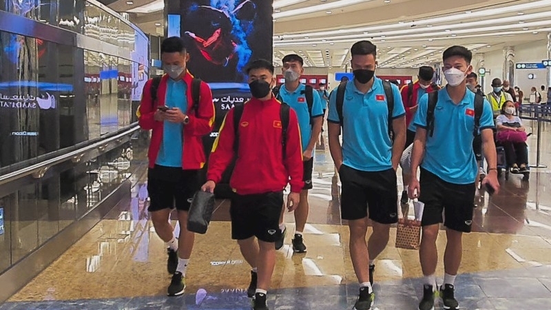 越南U23男足队前往阿拉伯联合酋长国准备跟阿联酋U23男足队进行友谊赛