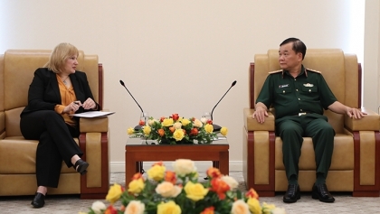 越南国防部副部长黄春战上将会见了美国国际开发署驻越南首席代表和美国驻越南武官