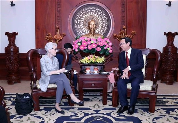 越南胡志明市市委书记会见美国副国务卿