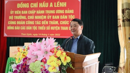 越南民族委员会主任、部长候阿令春节前向莱州省少数民族同胞致以新春祝福