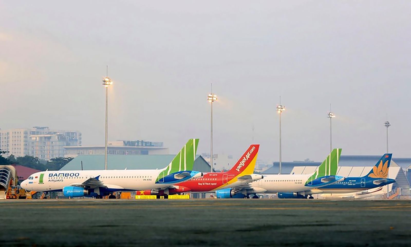 各家航空公司提出将在乌克兰滞留的越南公民接回国的方案