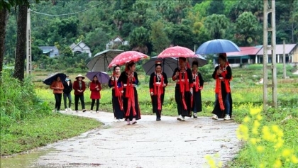 宣光省青衣瑶族同胞的村庄祈祷仪式是越南民族独特的信仰文化之一