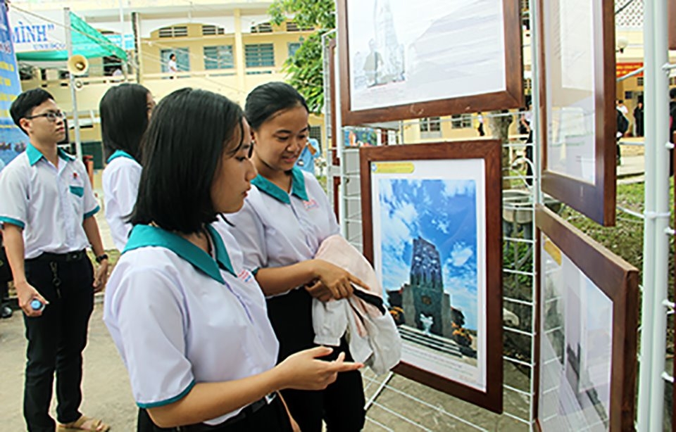 “越南的长沙与黄沙——历史和法理证据”数字展将在校园中举行（附图）